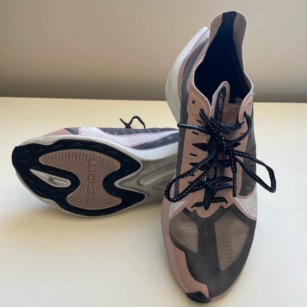 Nike zooms size 9